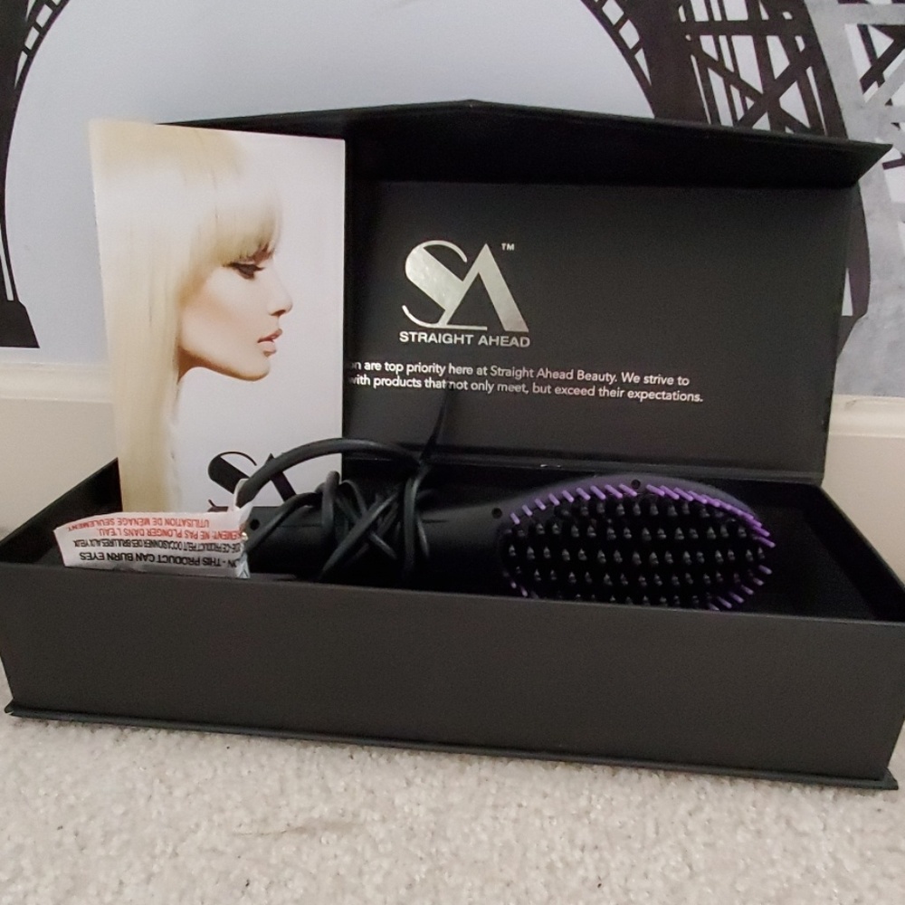 Straightening brush.